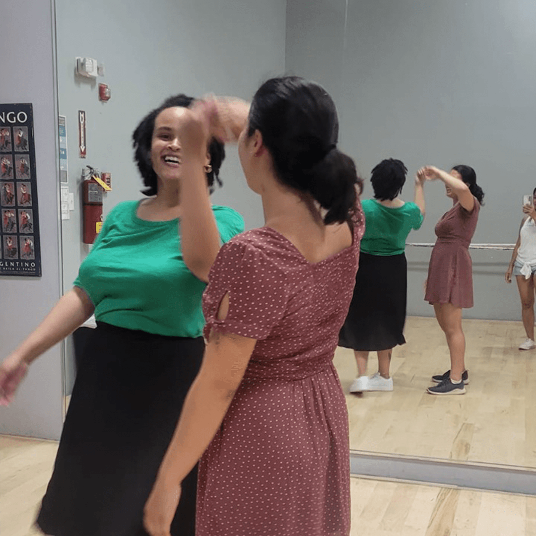 Indoor Salsa  Dance Class in San Juan - Image 4