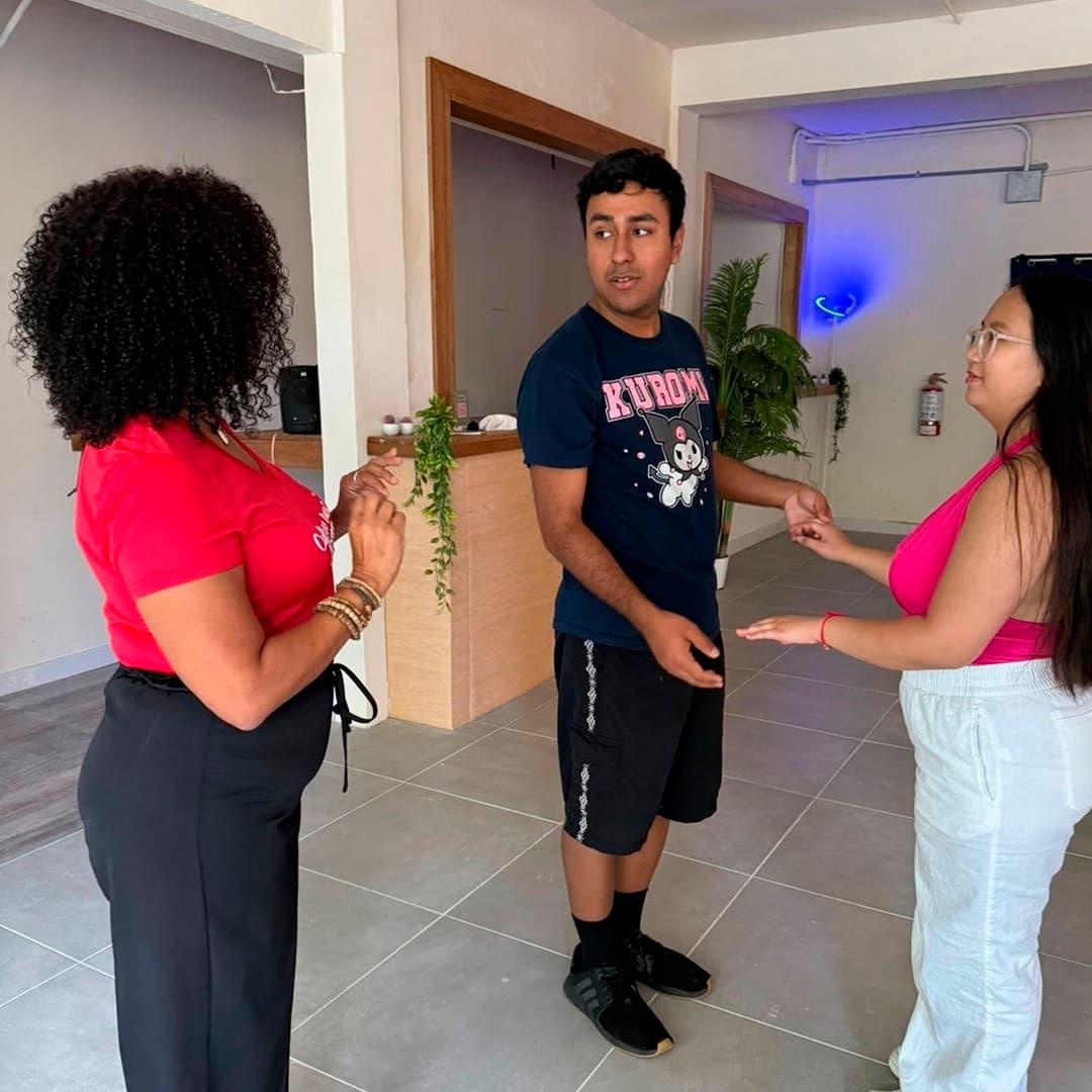 Indoor Salsa  Dance Class in San Juan - Image 2